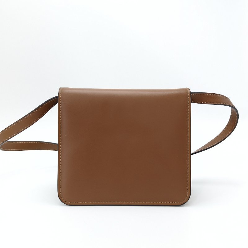 FENDI 棕色金扣mini肩背斜背豆腐包17*15*5 98新配件塵袋-4