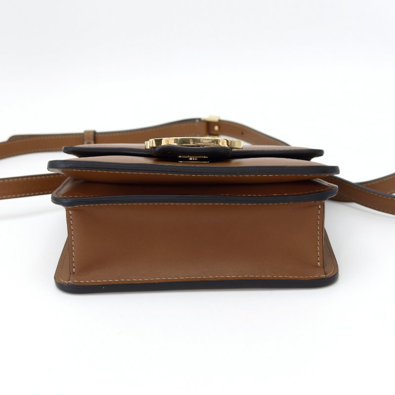 FENDI 棕色金扣mini肩背斜背豆腐包17*15*5 98新配件塵袋-5