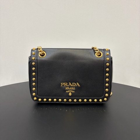 Prada/普拉達 金色鉚釘單肩斜挎包