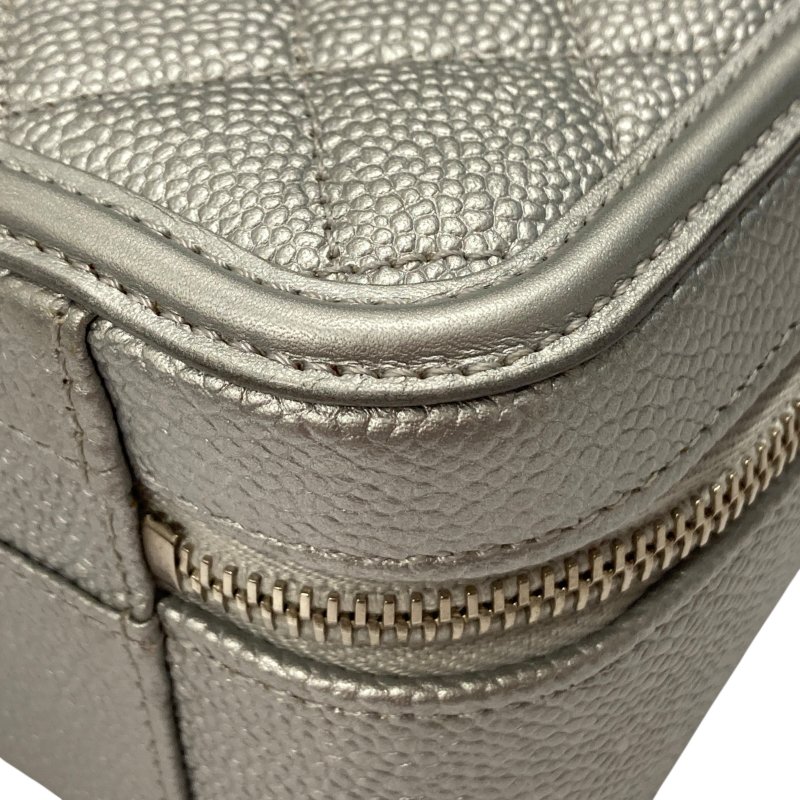 CHANEL 香奈兒 CC FILIGREE VANITY CASE 化妝包 側背包 牛皮 荔枝皮 灰銀色 銀釦-6