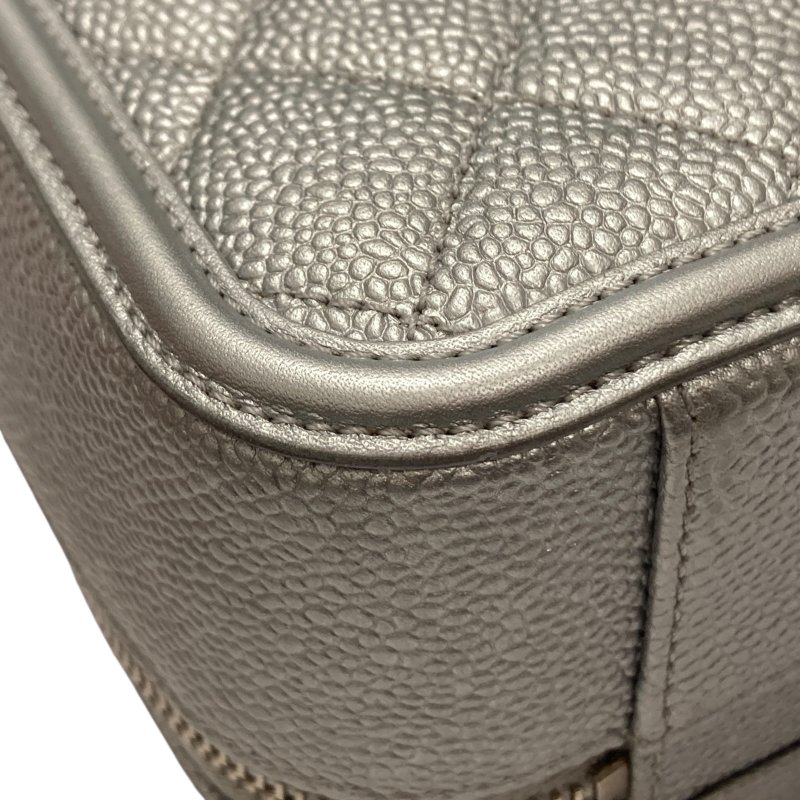 CHANEL 香奈兒 CC FILIGREE VANITY CASE 化妝包 側背包 牛皮 荔枝皮 灰銀色 銀釦-9