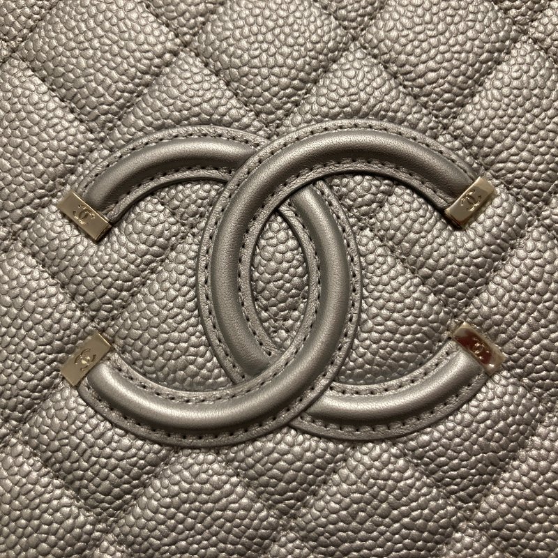 CHANEL 香奈兒 CC FILIGREE VANITY CASE 化妝包 側背包 牛皮 荔枝皮 灰銀色 銀釦-12