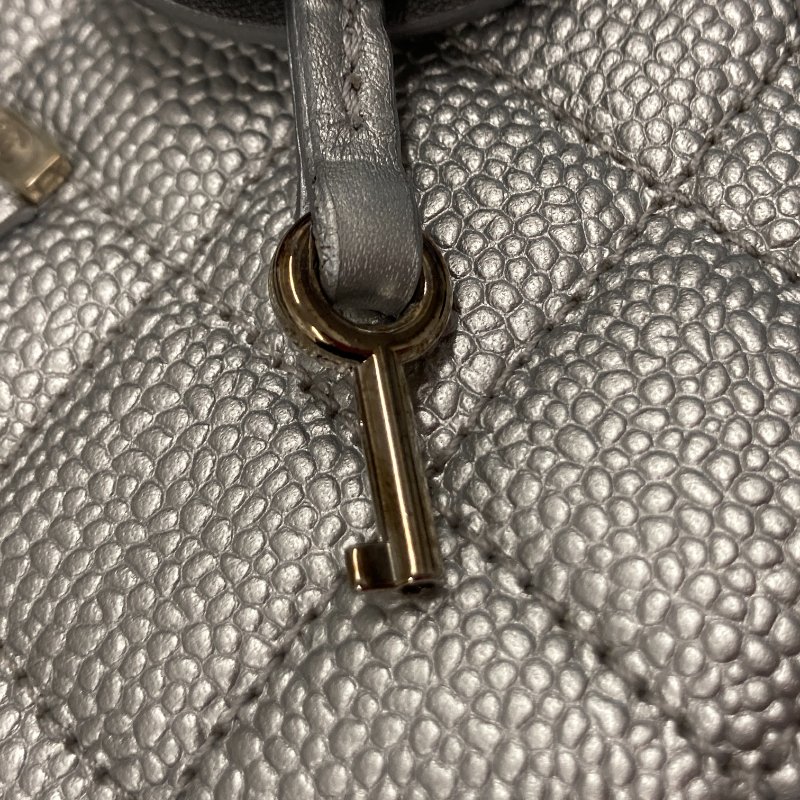 CHANEL 香奈兒 CC FILIGREE VANITY CASE 化妝包 側背包 牛皮 荔枝皮 灰銀色 銀釦-14