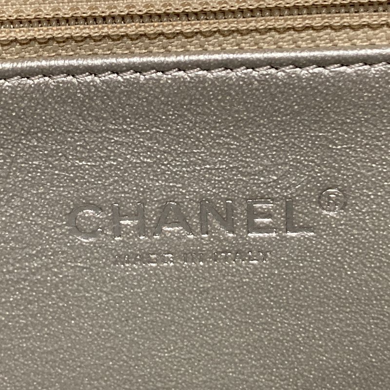 CHANEL 香奈兒 CC FILIGREE VANITY CASE 化妝包 側背包 牛皮 荔枝皮 灰銀色 銀釦-18