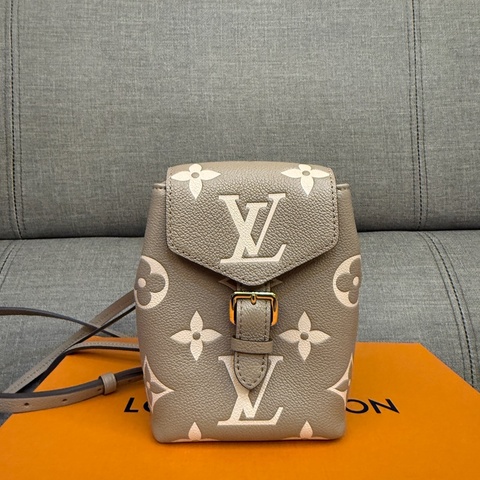 lv 斑鳩灰 後背包 超可愛😍