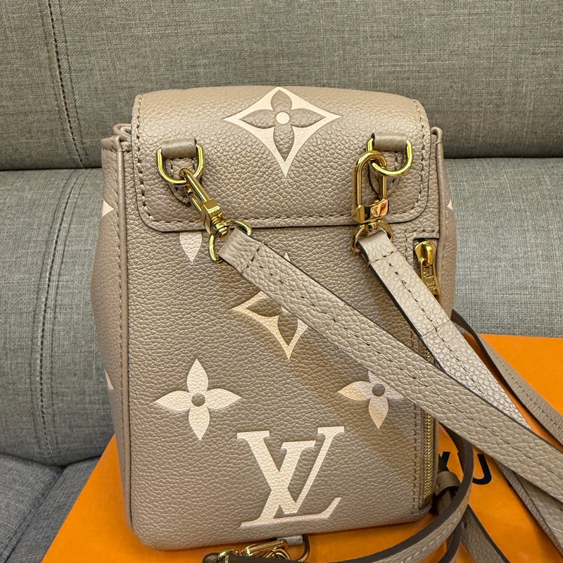 lv 斑鳩灰 後背包 超可愛😍-1