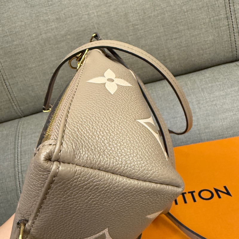 lv 斑鳩灰 後背包 超可愛😍-9