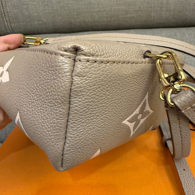 lv 斑鳩灰 後背包 超可愛😍-14