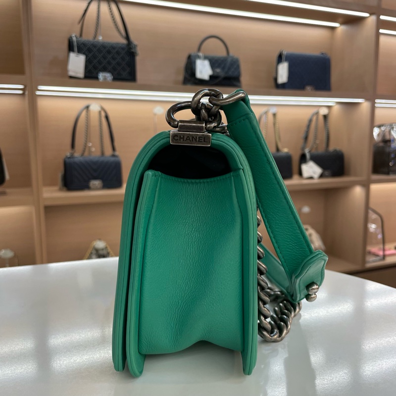 Chanel Leboy薄荷綠中號经典菱格纹牛皮17開 無卡 無盒子 有塵袋 尺寸 底長25*高15cm-4