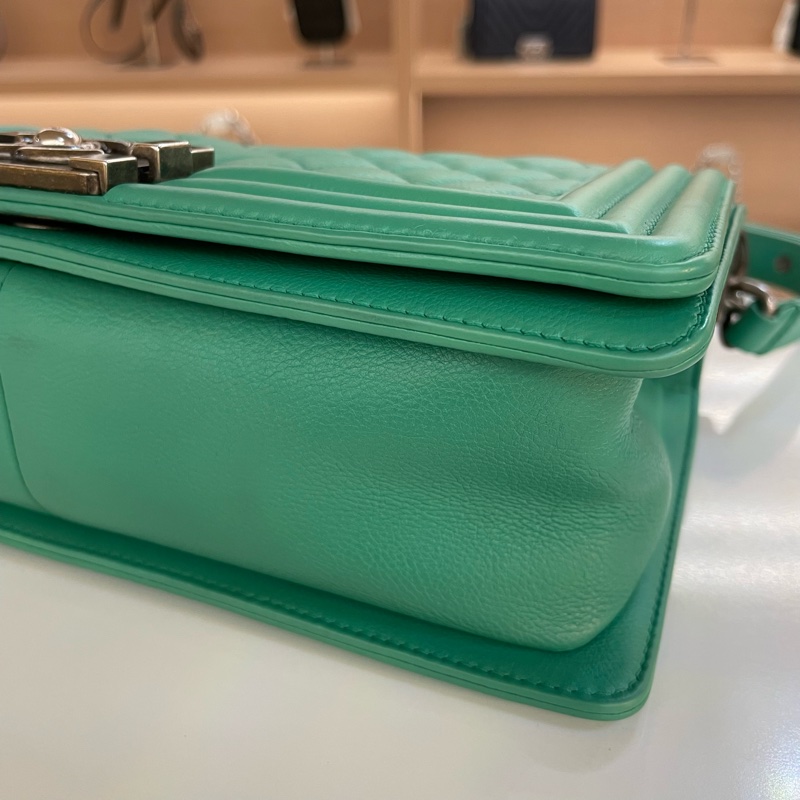 Chanel Leboy薄荷綠中號经典菱格纹牛皮17開 無卡 無盒子 有塵袋 尺寸 底長25*高15cm-8