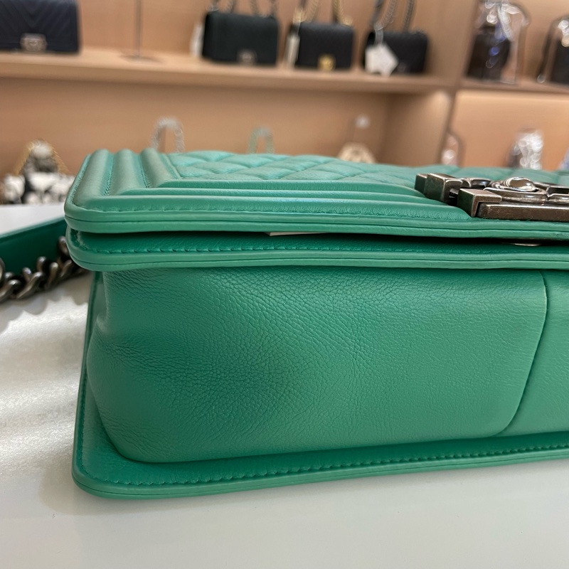 Chanel Leboy薄荷綠中號经典菱格纹牛皮17開 無卡 無盒子 有塵袋 尺寸 底長25*高15cm-9