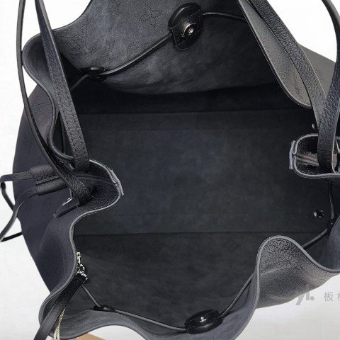 Y2023-LV Boundless黑牛皮雷射洞洞托特包M13179-5