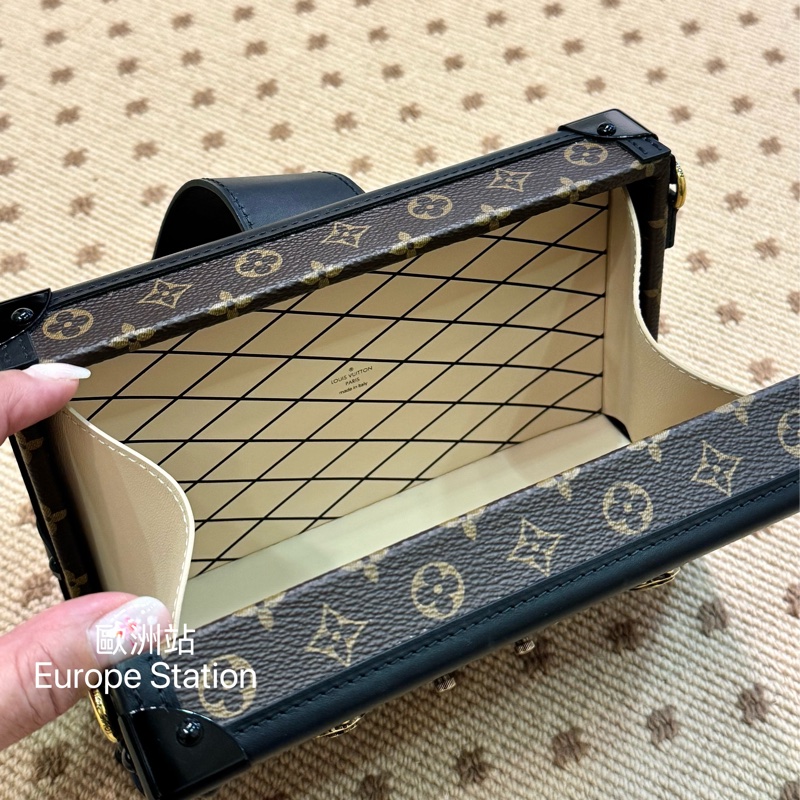 LV Monogram Petite Malle-12