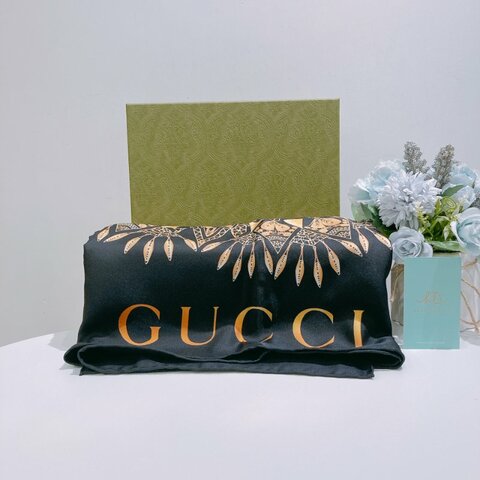 TW4827	Gucci 古馳花花方形圍巾 Mandala Preto E Dourado Scarf 90 x 90cm Silk