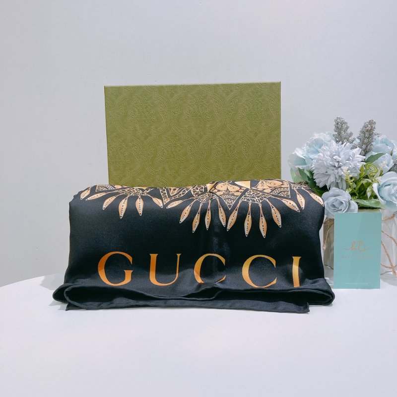 TW4827	Gucci 古馳花花方形圍巾 Mandala Preto E Dourado Scarf 90 x 90cm Silk-0