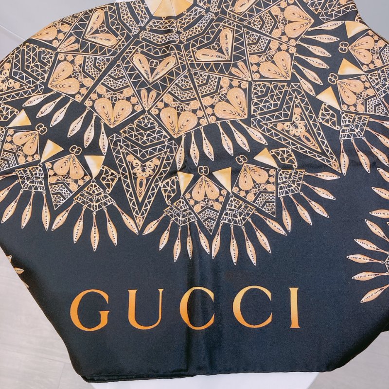 TW4827	Gucci 古馳花花方形圍巾 Mandala Preto E Dourado Scarf 90 x 90cm Silk-1