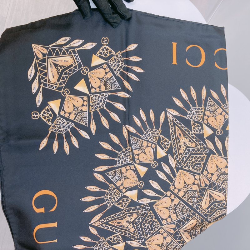 TW4827	Gucci 古馳花花方形圍巾 Mandala Preto E Dourado Scarf 90 x 90cm Silk-2