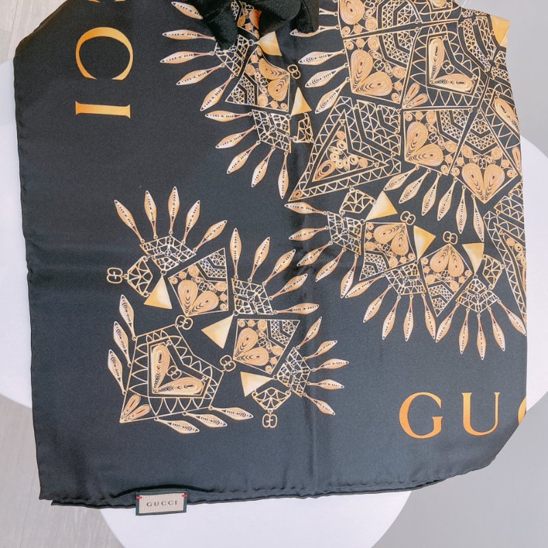 TW4827	Gucci 古馳花花方形圍巾 Mandala Preto E Dourado Scarf 90 x 90cm Silk-3