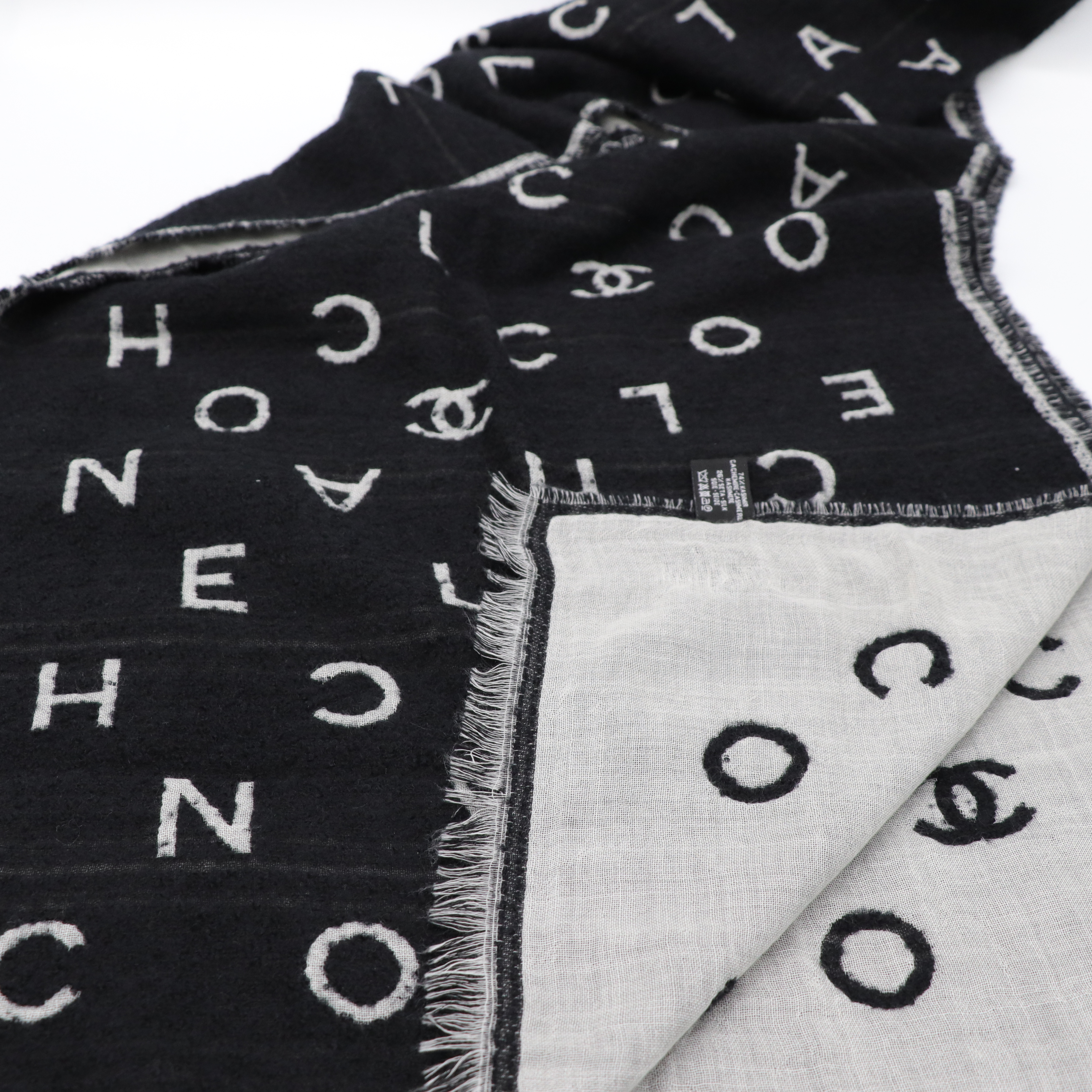 Chanel 香奈兒 黑白色 圓點 字母 流蘇圍巾-2