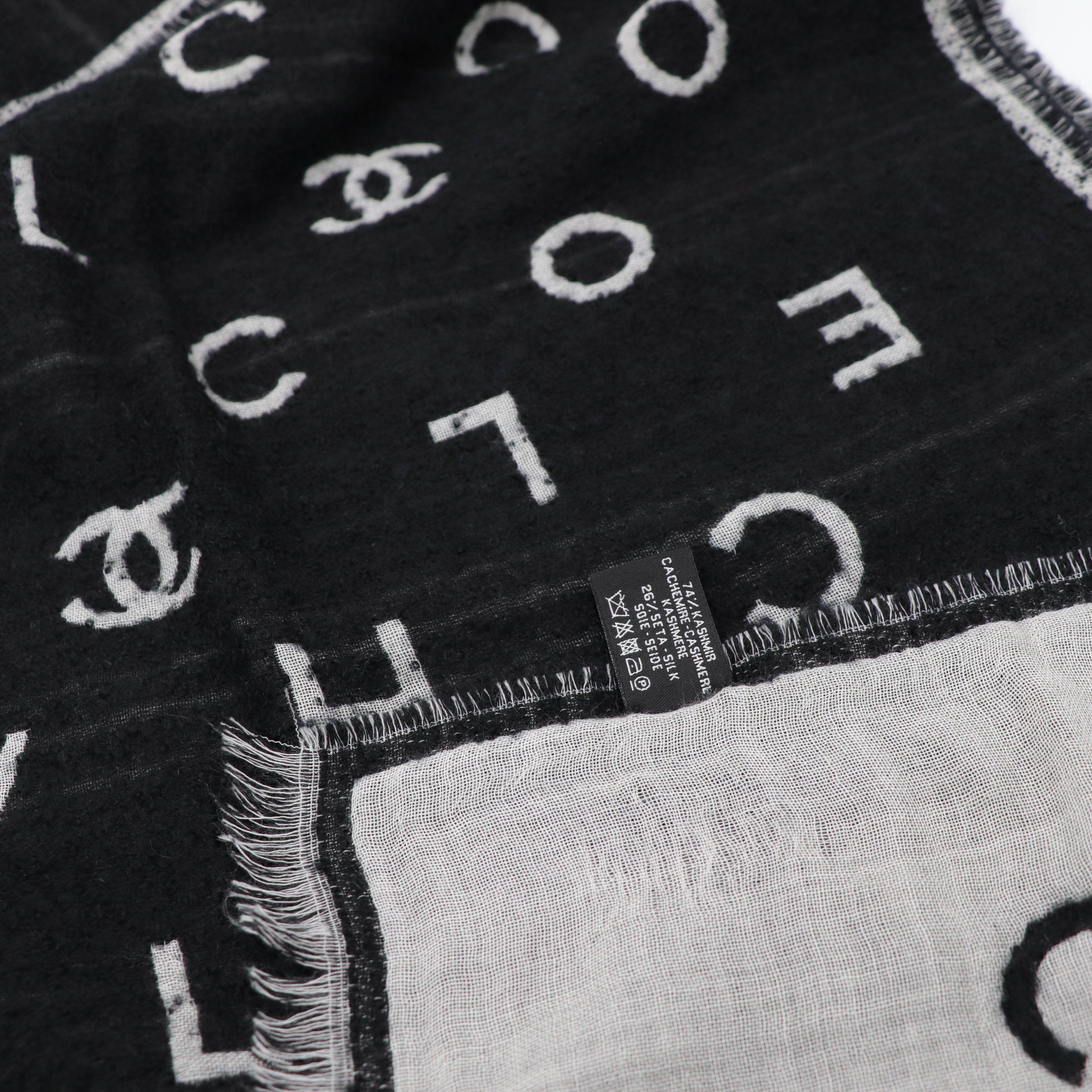 Chanel 香奈兒 黑白色 圓點 字母 流蘇圍巾-3