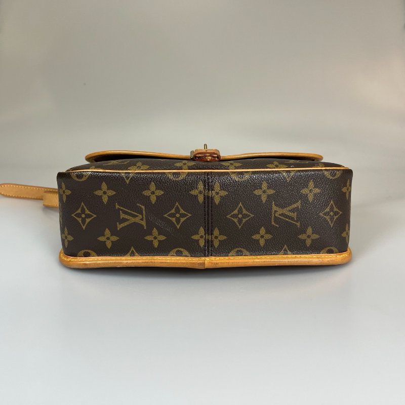LV M42250  老花法棍包-4