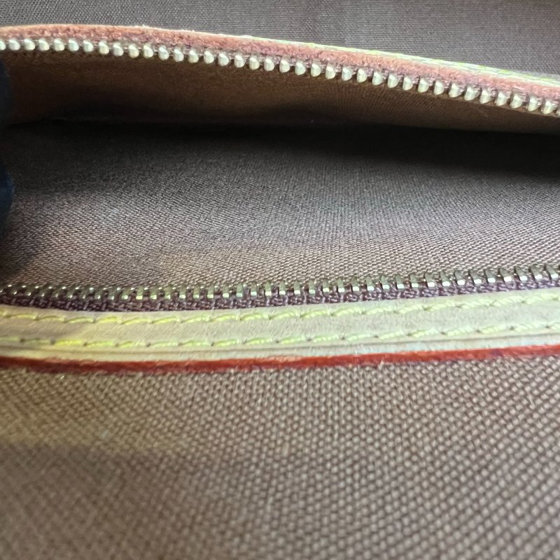 LV M42250  老花法棍包-7