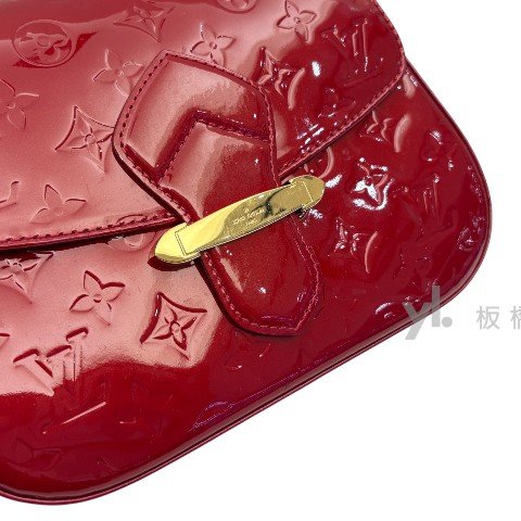 Y1904-LV 紅色漆皮肩背馬鞍包 M91728-4