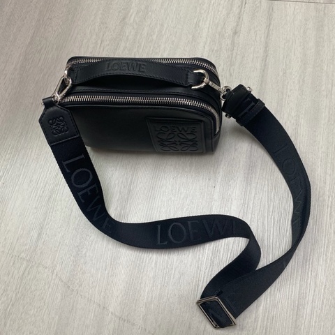 Loewe 相機 斜背包