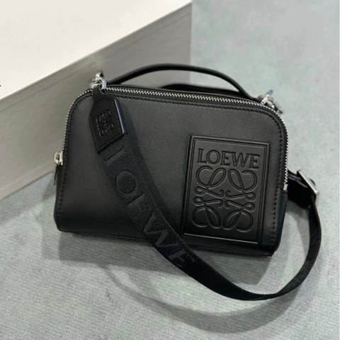 Loewe 相機 斜背包