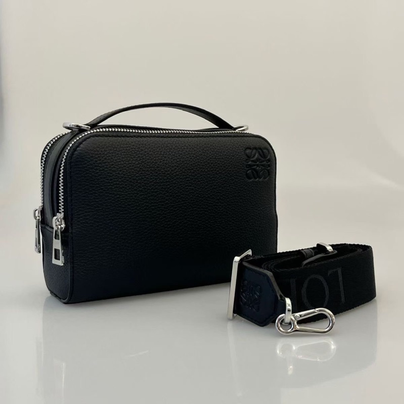 Loewe 相機 斜背包-1