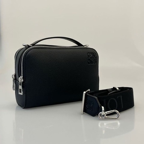 Loewe 相機 斜背包