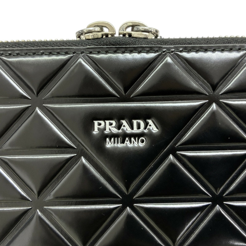黑色 幾何三角形壓紋 牛皮 Brique 相機包 肩背包【PRADA 普拉達】 2VH070-4