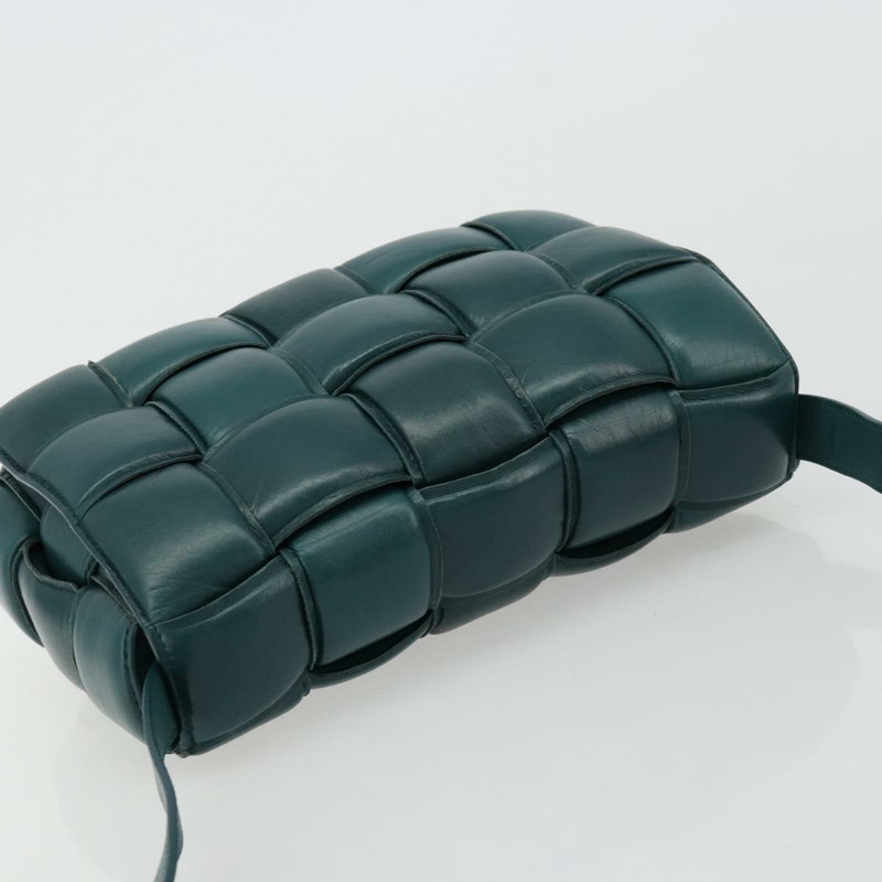 【日本直送】BOTTEGA VENETA MAXI INTRECCIATO 加墊盒式包皮革綠色正品 ka4105SAV-5
