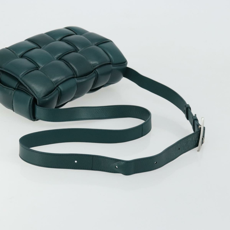 【日本直送】BOTTEGA VENETA MAXI INTRECCIATO 加墊盒式包皮革綠色正品 ka4105SAV-6