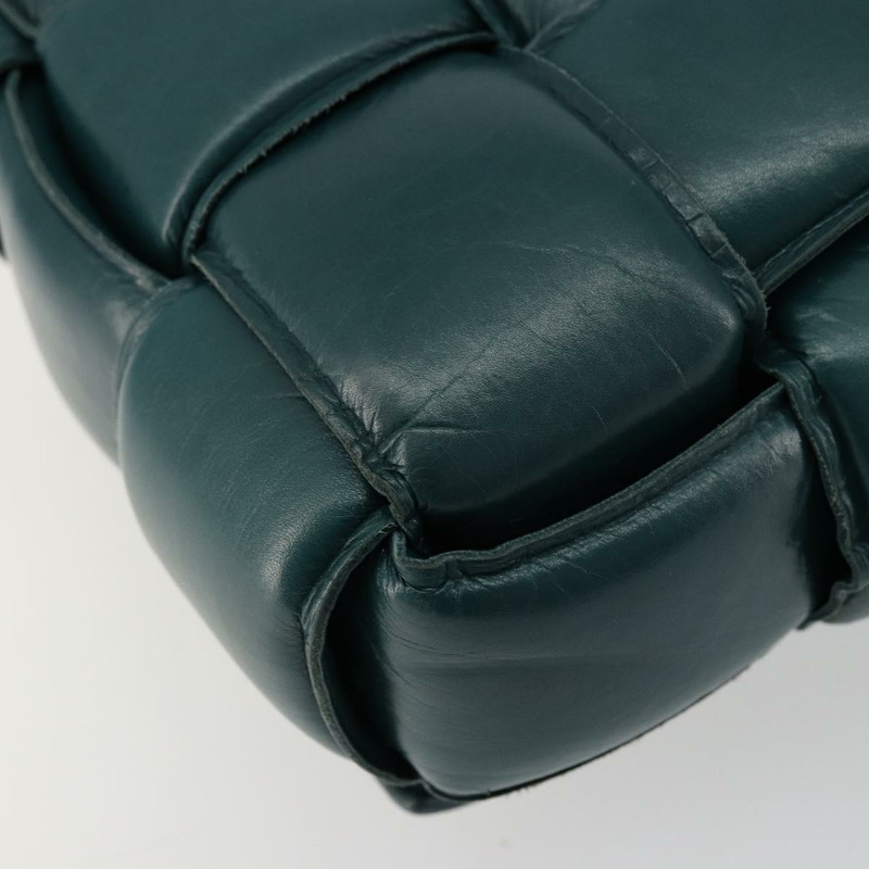 【日本直送】BOTTEGA VENETA MAXI INTRECCIATO 加墊盒式包皮革綠色正品 ka4105SAV-15
