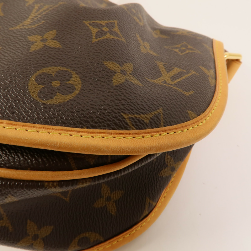 LOUIS VUITTON Monogram Menilmonant PM肩背袋-11