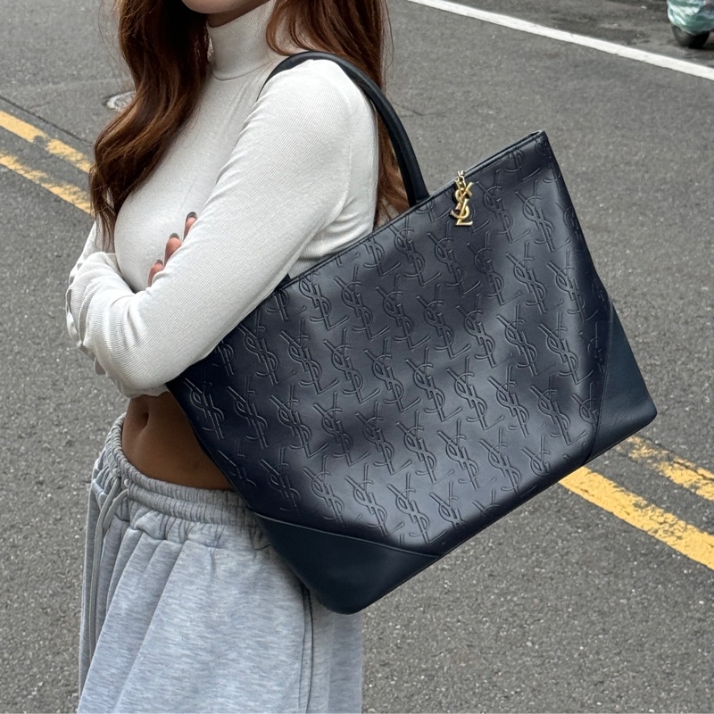 【極新🎁】 YSL 聖羅蘭 “YSL壓紋老花” 肩背包 （專櫃98,000）-0