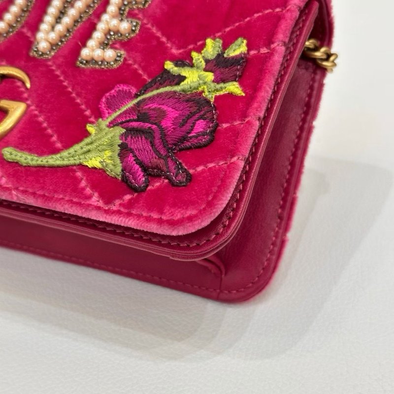 ️Gucci 玫紅色絲絨刺繡馬蒙woc 鏈條肩背包18*10  98新配件塵袋-3