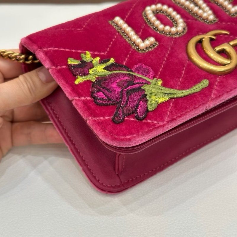 ️Gucci 玫紅色絲絨刺繡馬蒙woc 鏈條肩背包18*10  98新配件塵袋-4