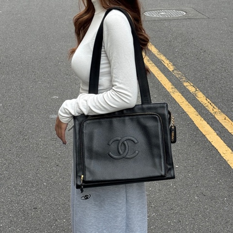 【極新CHANEL🎁】 Chanel 黑金荔枝牛皮 肩背托特包 （專櫃265,000）
