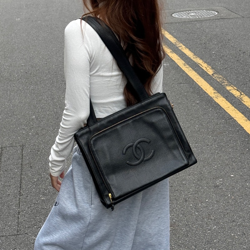 【極新CHANEL🎁】 Chanel 黑金荔枝牛皮 肩背托特包 （專櫃265,000）-5