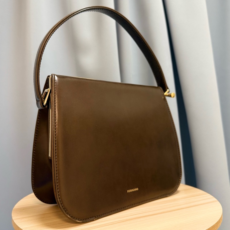 FERRAGAMO NEW FRAME S medium brown 手提-4