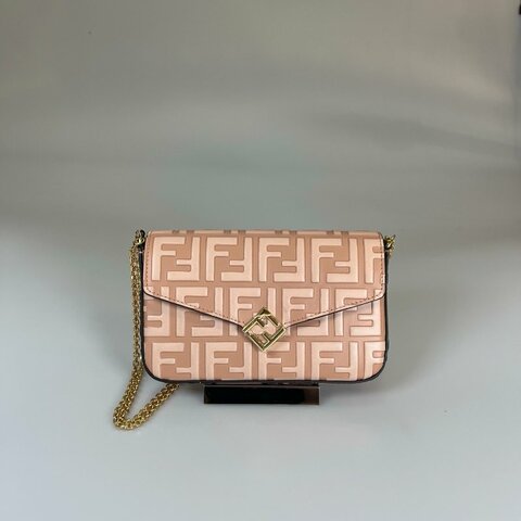 FENDI  粉皮革壓紋WOC鍊包