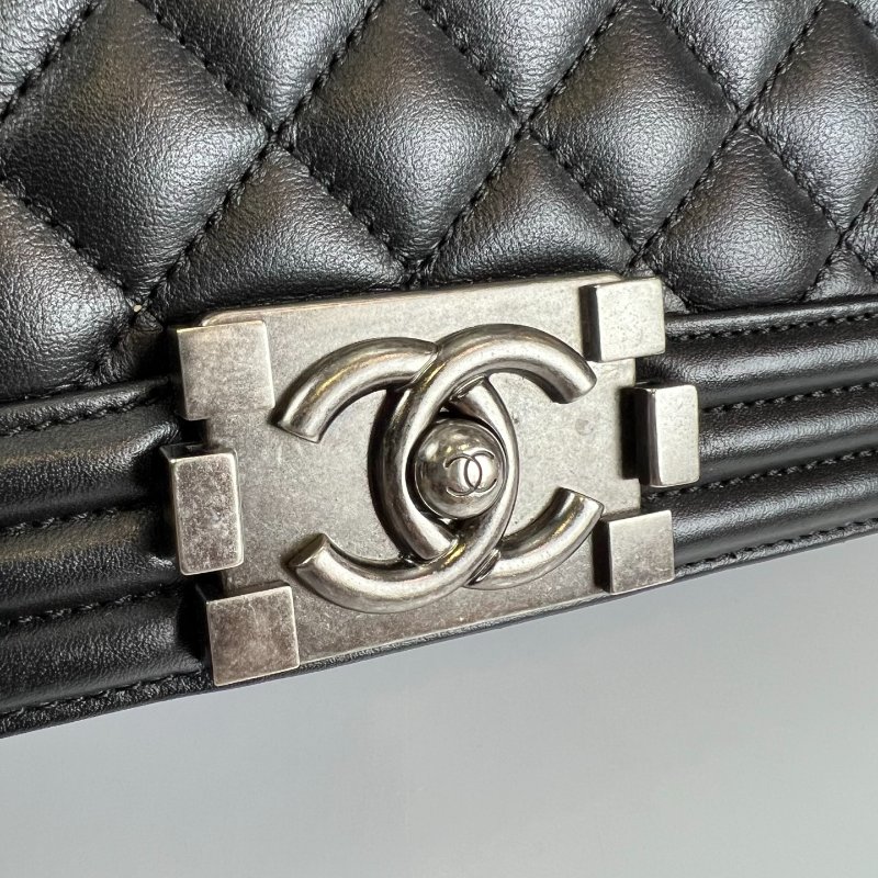 CHANEL BOY25 羊皮黑 保卡款29開-7