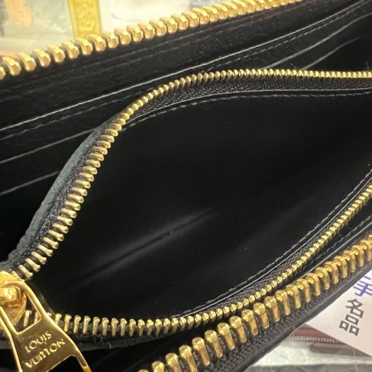 東區正精品㊣LOUIS VUITTON LV M60171 黑色全皮壓紋金釦ㄇ字拉鍊窄版長夾 RZ6420-3