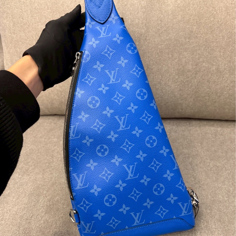 LV藍色老花斜背包-4