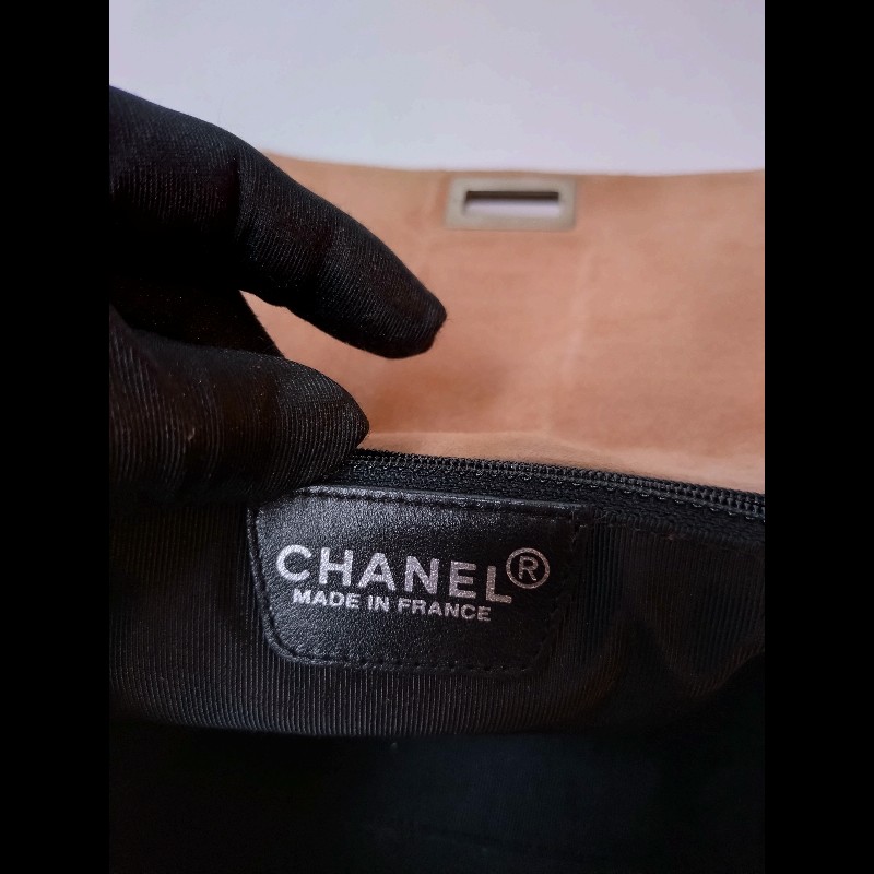 Chanel 銀鍊粉咖米拼色方格方釦肩側包-24