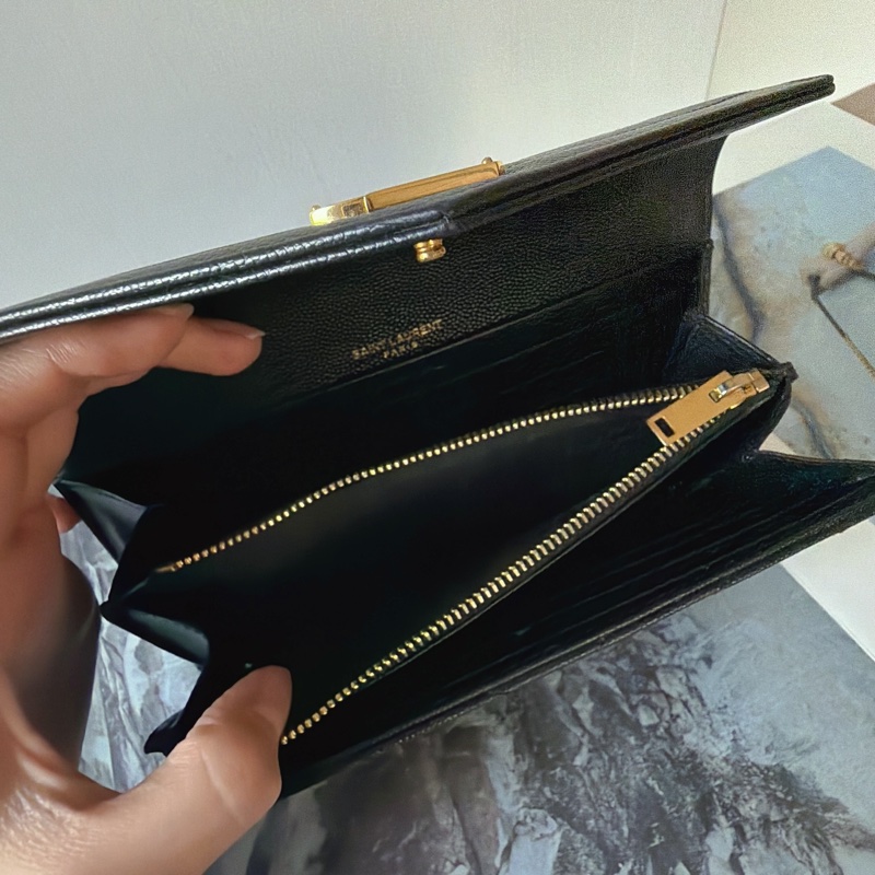 YSL 黑金魚子醬信封長夾-7