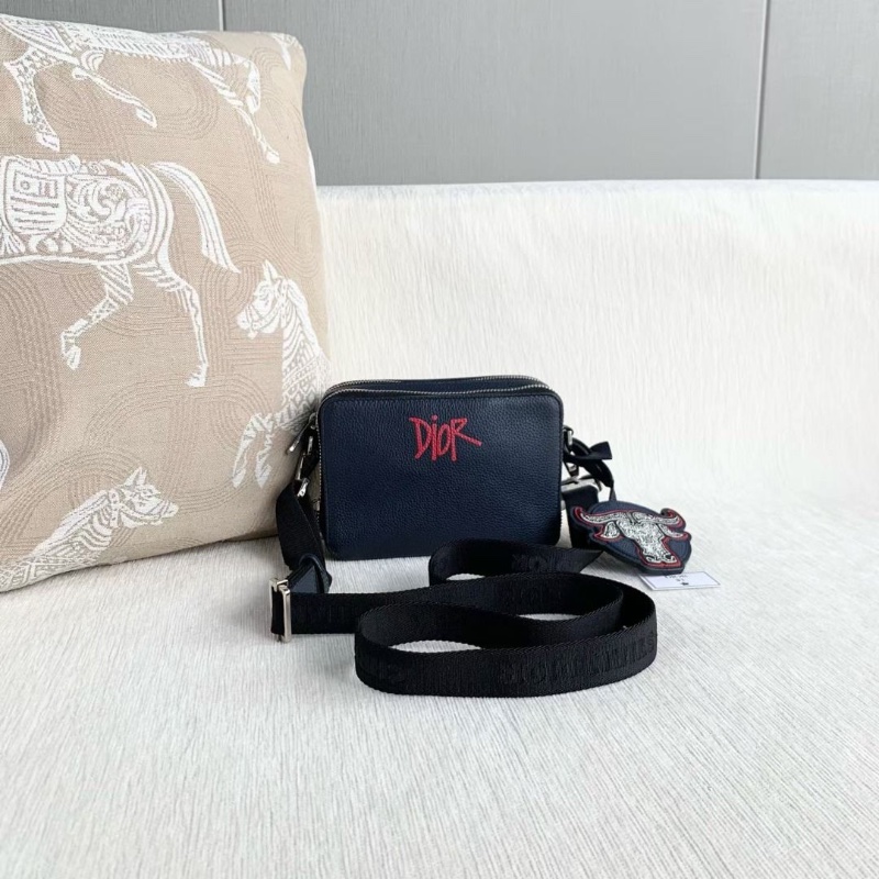 Dior Shawn聯名牛頭吊飾相機包 藍色  17*12*5  95新 配件皮牌 肩帶 塵袋-1