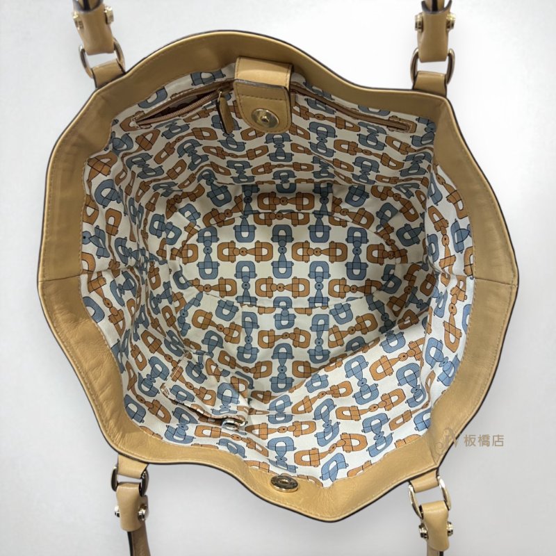 JS1358-Gucci 奶茶牛皮GG壓紋D環扣雙耳肩背包-5